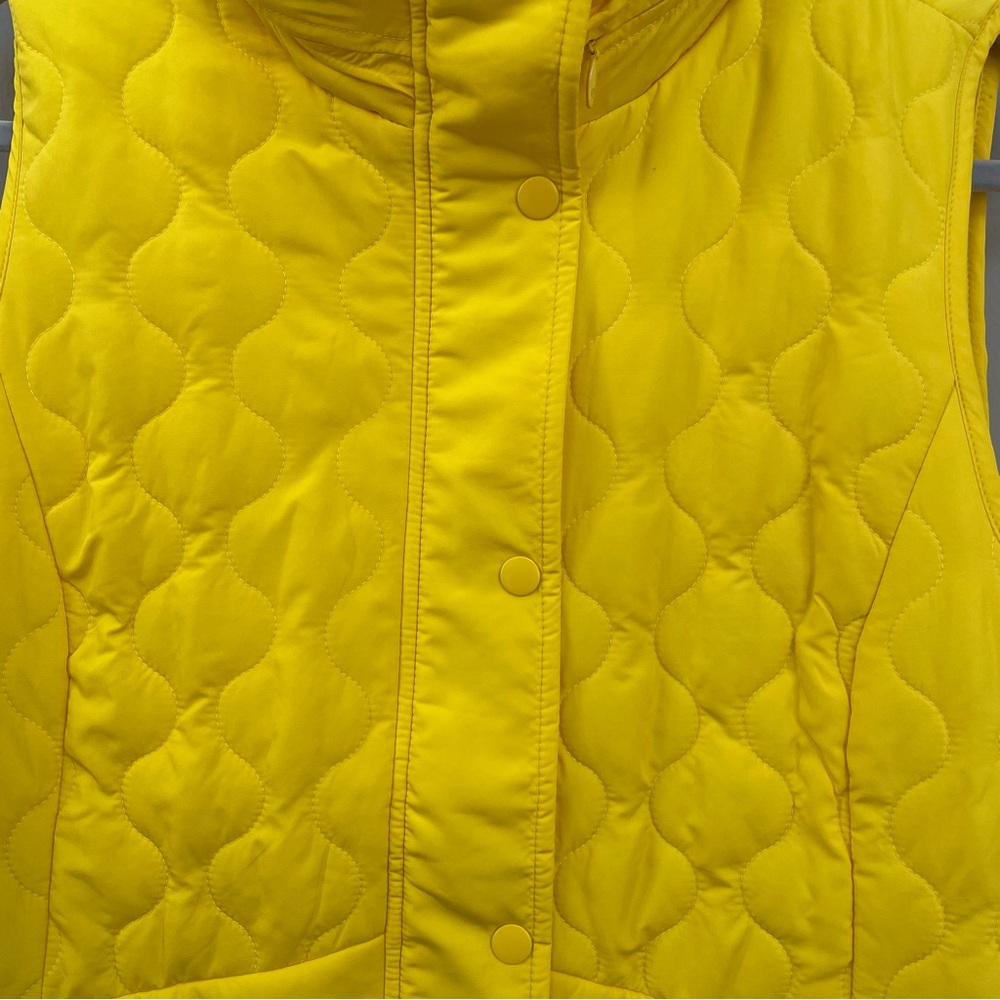 TALBOTS NWOT Quilted Vest with Packable Hood - Size L - Picture 3 of 13